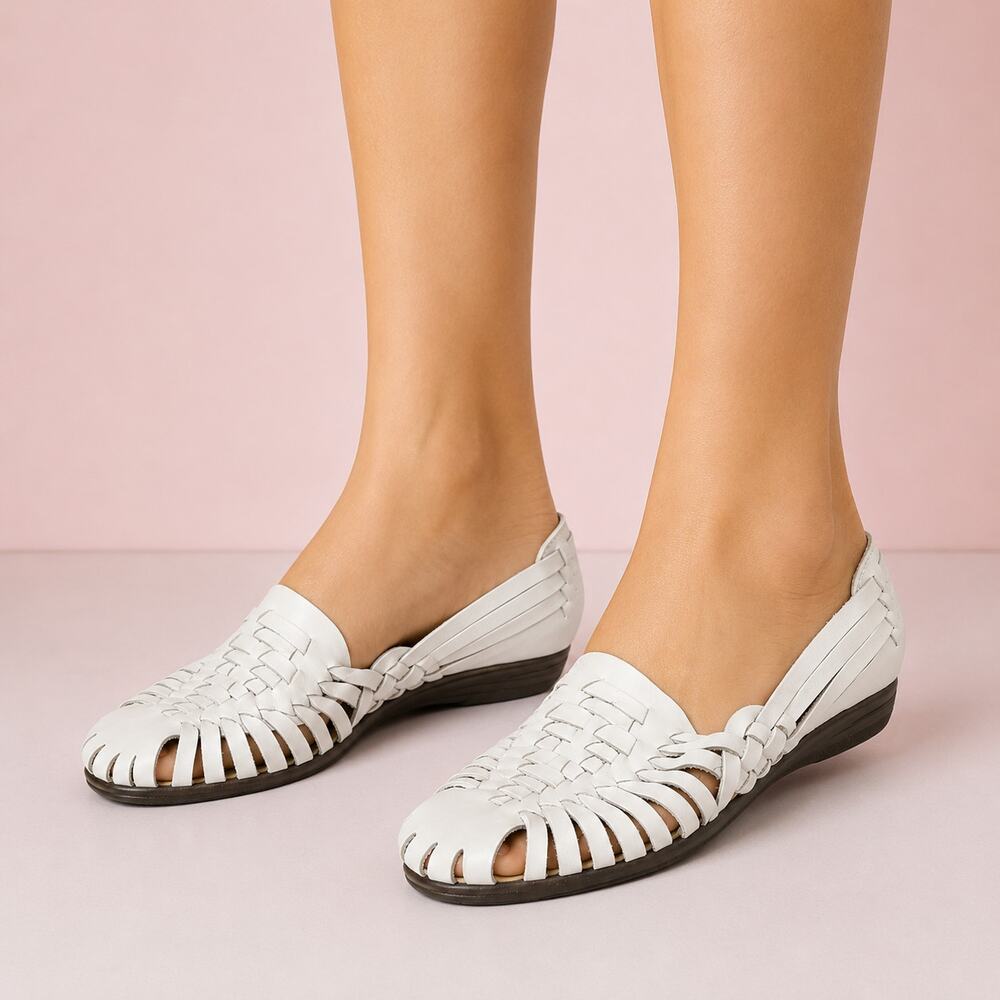 Softspots Trinidad 951304 Womens 7.5M White Leather Huarache Woven Flats
